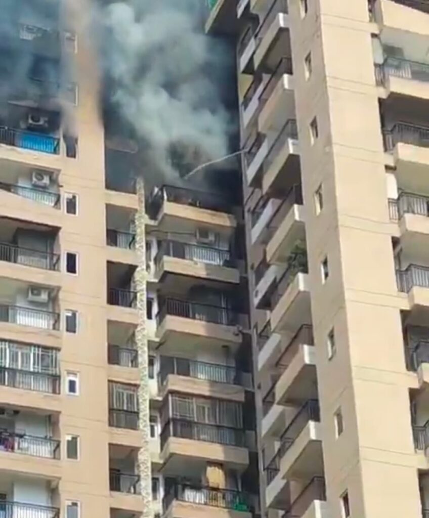 Noida-fire-news Roz Tak News 