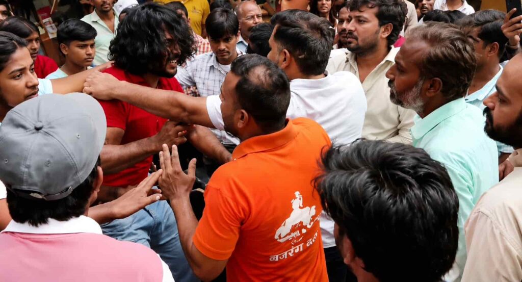 Bajrang Dal FIR Roz Tak News