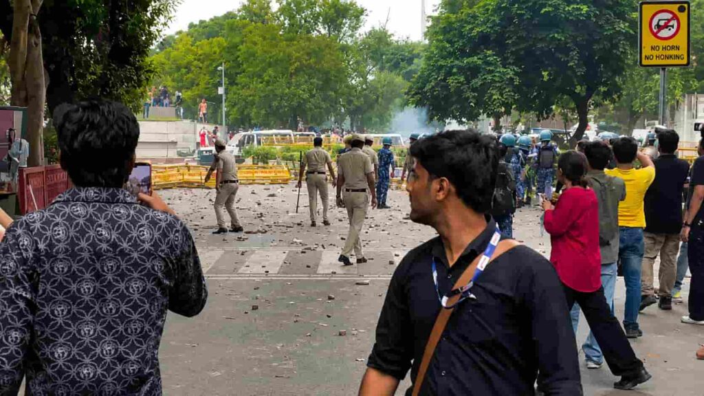 Delhi Student Protest Roz Tak News