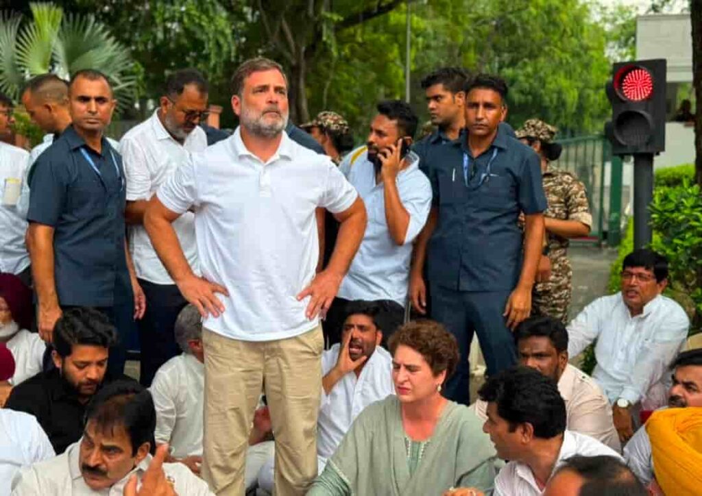 Rahul Gandhi Detained Roz Tak News